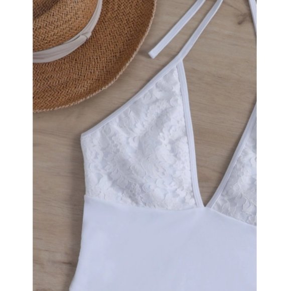 Contrast Lace Swimsuit - Picture 3 of 11